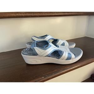 Easy Spirit Blue and White Sandals